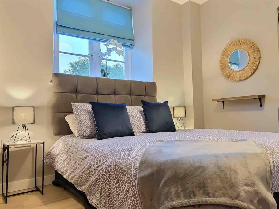 Cotswold Chapel, Sleeps Up To 5 In Kingsize Beds Apartment Чипинг Нортън Екстериор снимка