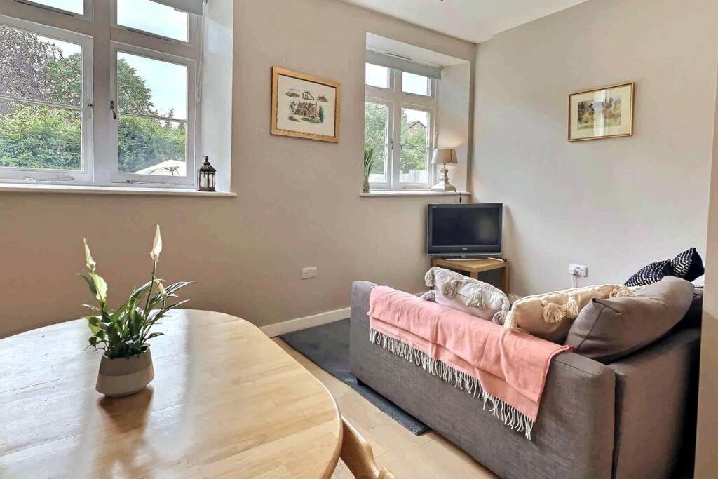 Cotswold Chapel, Sleeps Up To 5 In Kingsize Beds Apartment Чипинг Нортън Екстериор снимка