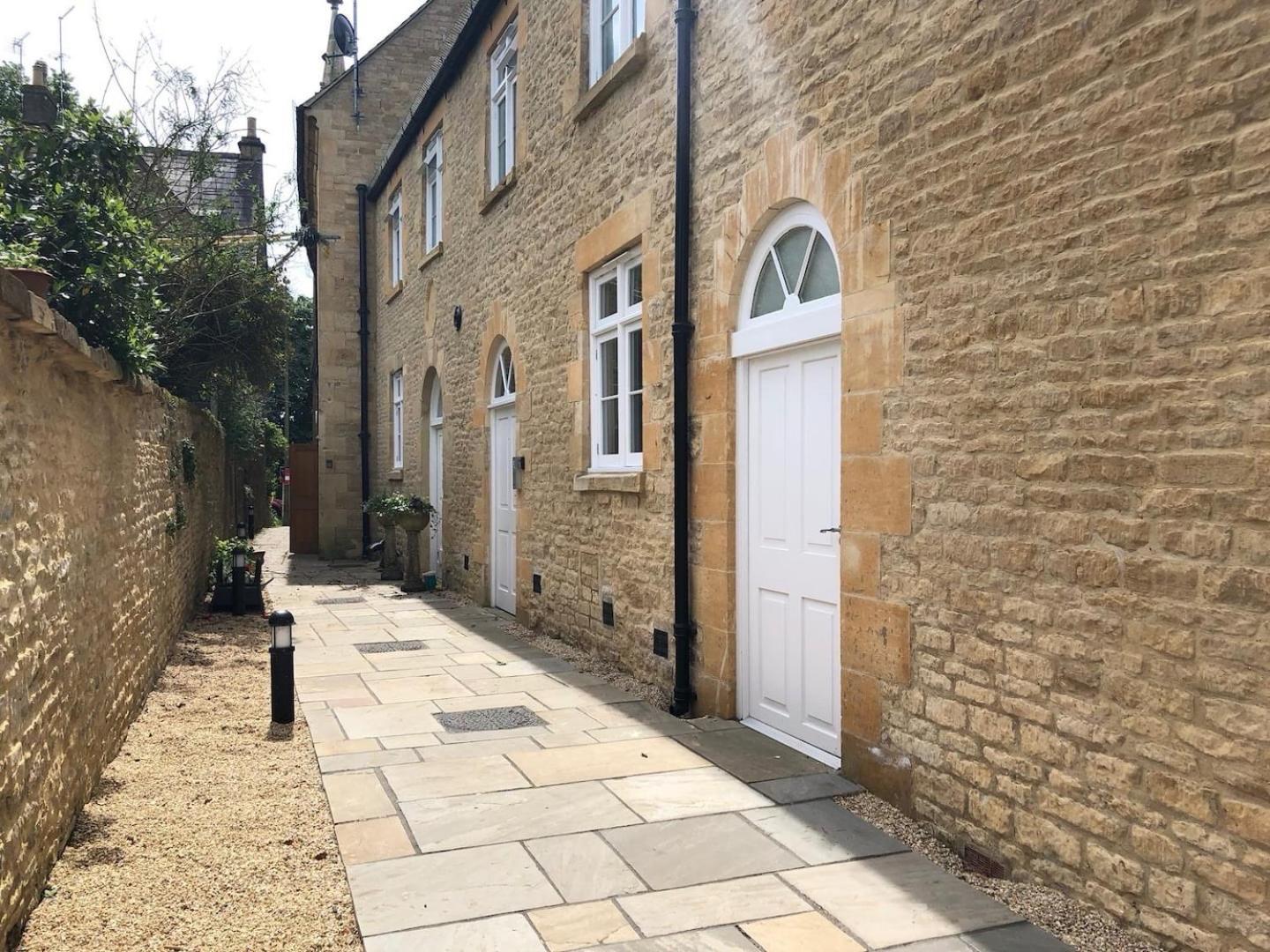 Cotswold Chapel, Sleeps Up To 5 In Kingsize Beds Apartment Чипинг Нортън Екстериор снимка